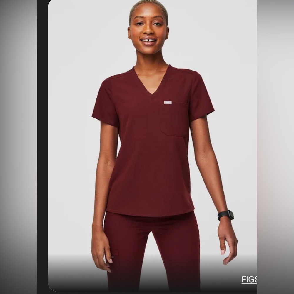 Burgundy figs scrub sets top:medium bottom: large tall jogger fit